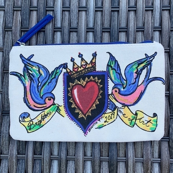 Nwot Brighton Canvas Cosmetic Case - Love of Art 2019 - Picture 1 of 15
